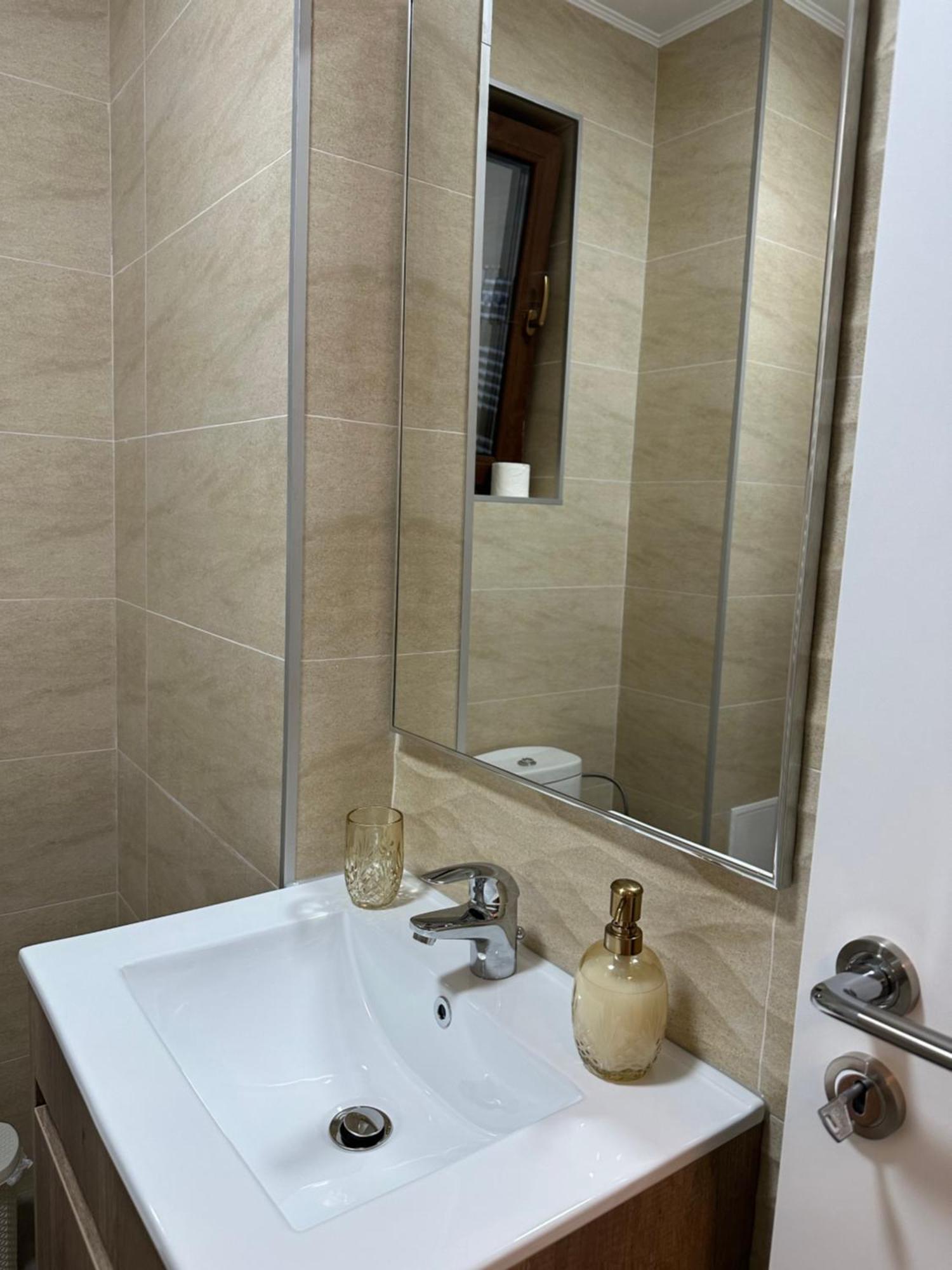 Apartament Simoni Ploiesti Ngoại thất bức ảnh