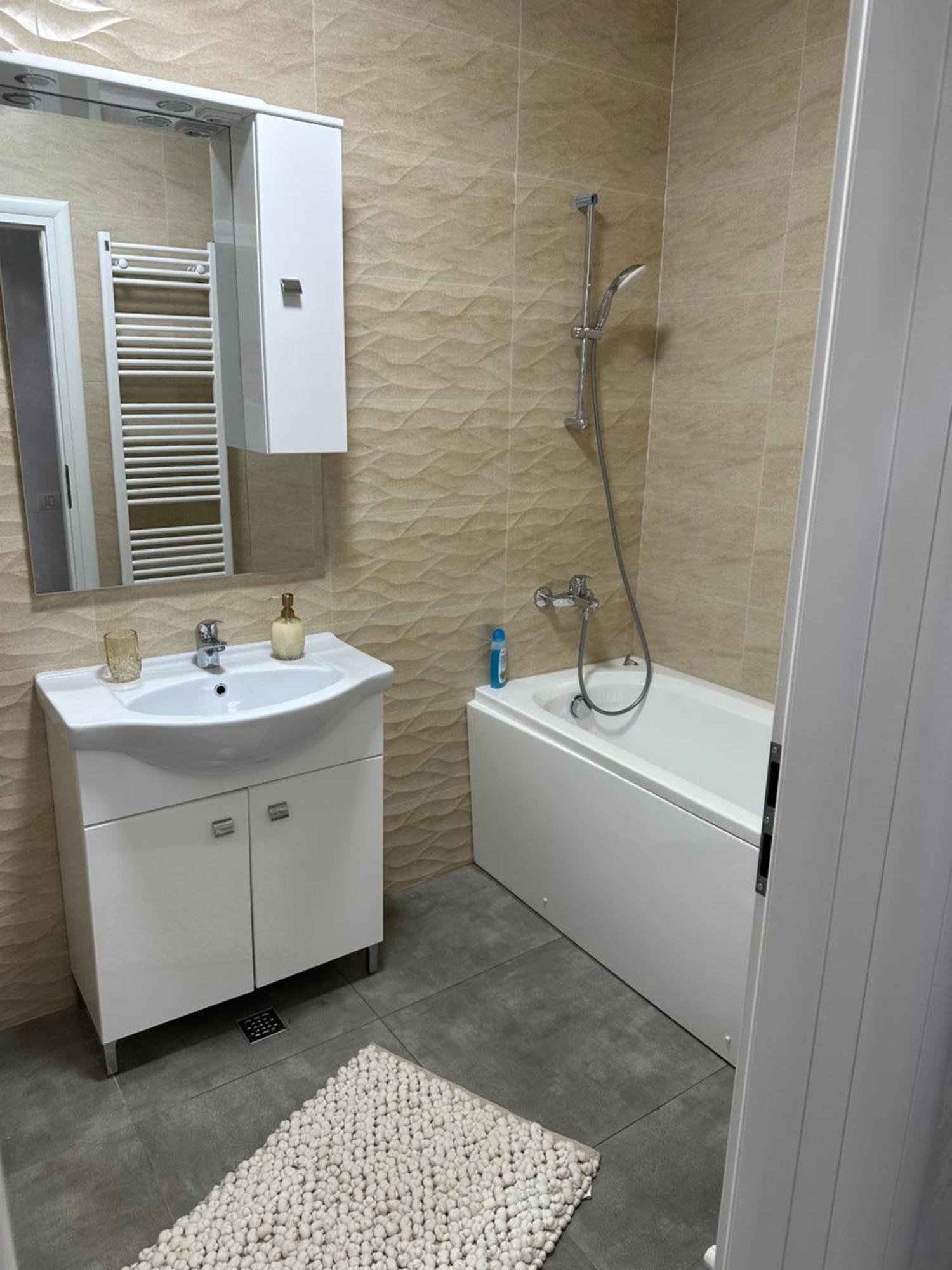 Apartament Simoni Ploiesti Ngoại thất bức ảnh